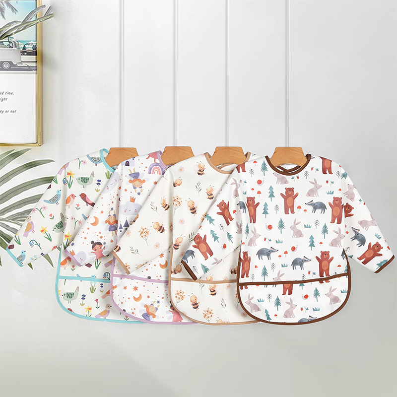 Babero de manga impermeable con estampado de abejas