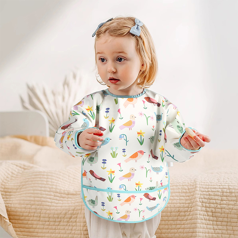 Babero de manga impermeable con estampado de abejas