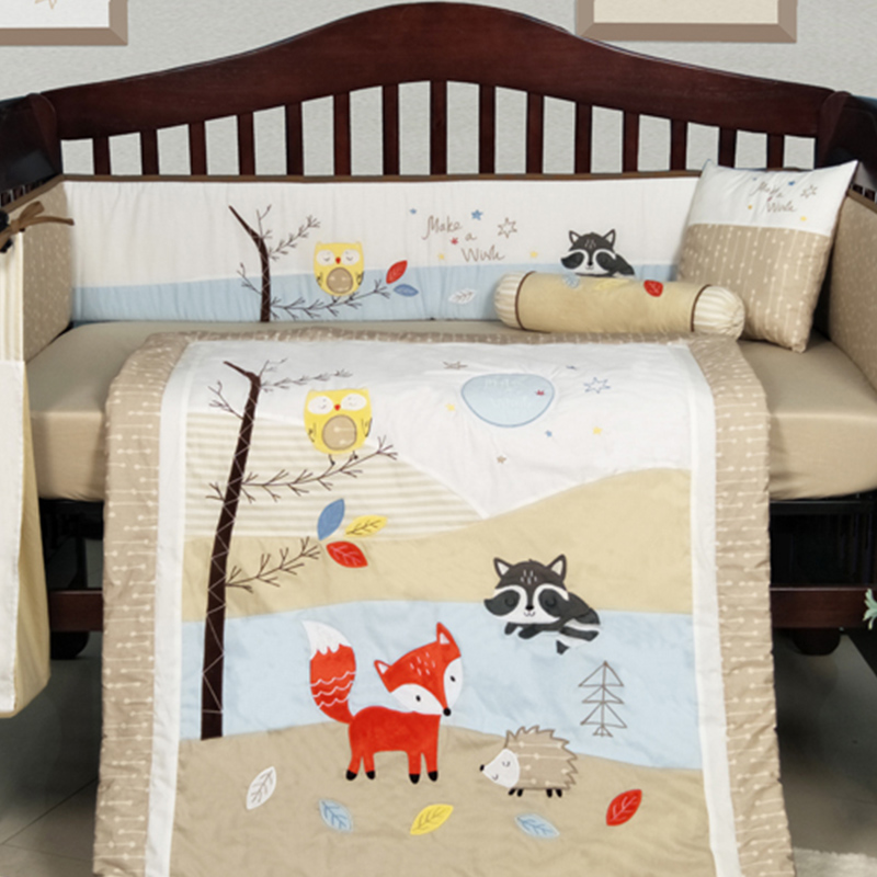 Juego de cama tipo cuna con estampado de caracteres beige Solución de cama para bebés